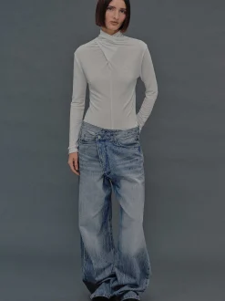 Frauen Source Unknown Denim<Dekonstruierte Crossover-Jeans, Mittelblau