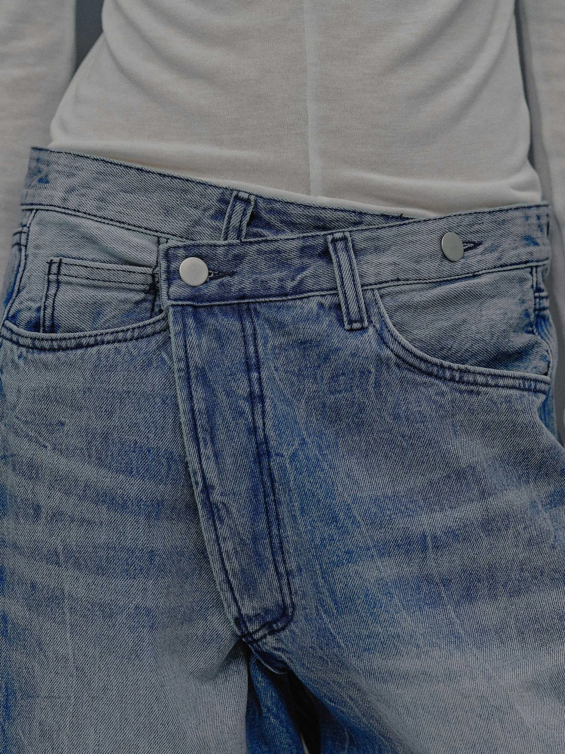 Frauen Source Unknown Kleidung<Dekonstruierte Crossover-Jeans, Mittelblau