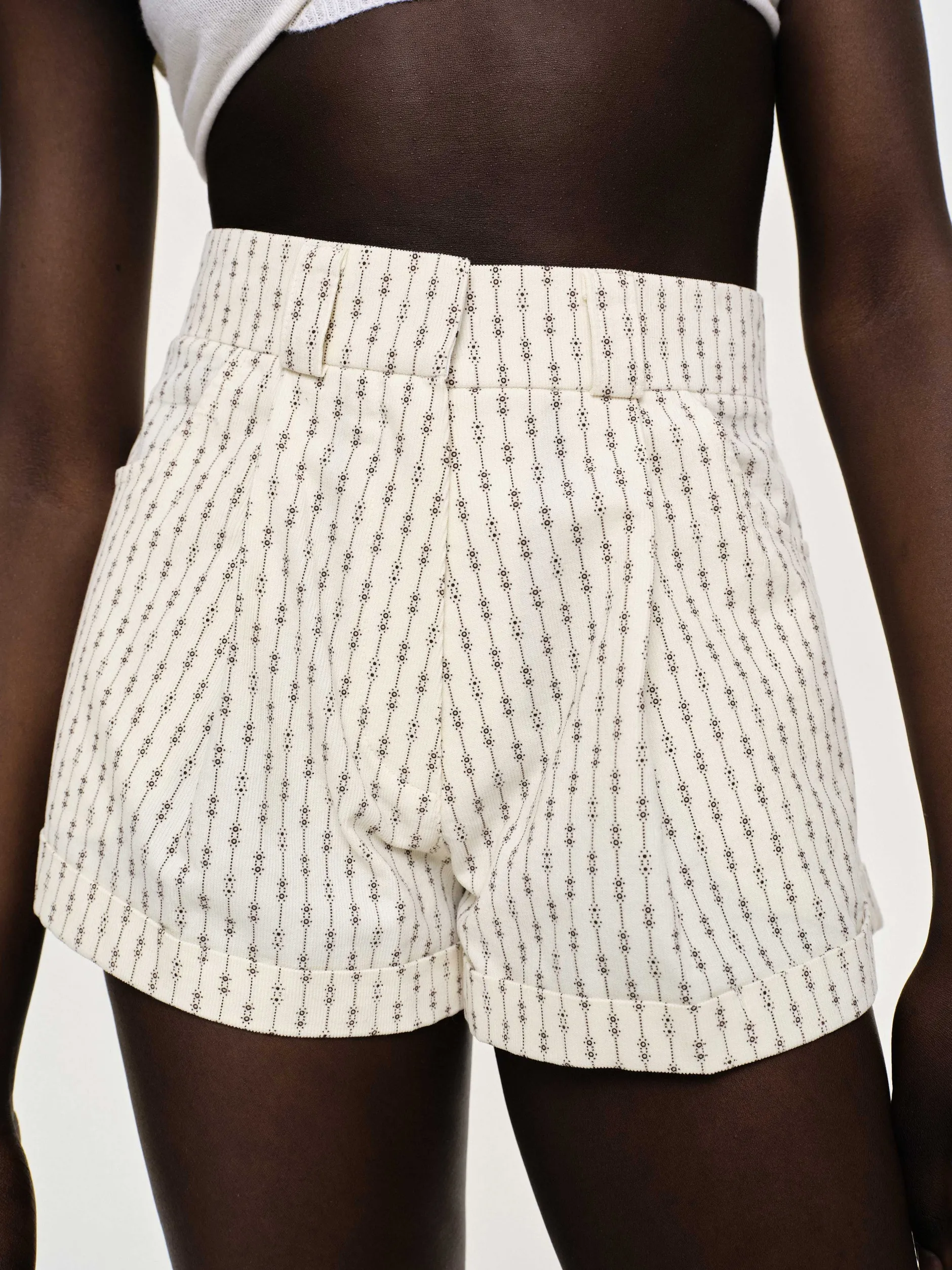 Frauen Source Unknown Unterteile<Geblumte Mikroshorts, Elfenbein