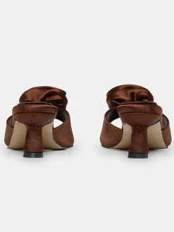 Frauen Source Unknown Schuhe & Taschen<Pantoletten Aus Satin Mit Rosenapplikation, Schokolade