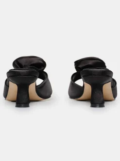 Frauen Source Unknown Schuhe & Taschen<Satin-Pantoletten Mit Rosenapplikation, Schwarz