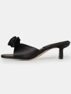 Frauen Source Unknown Schuhe & Taschen<Satin-Pantoletten Mit Rosenapplikation, Schwarz