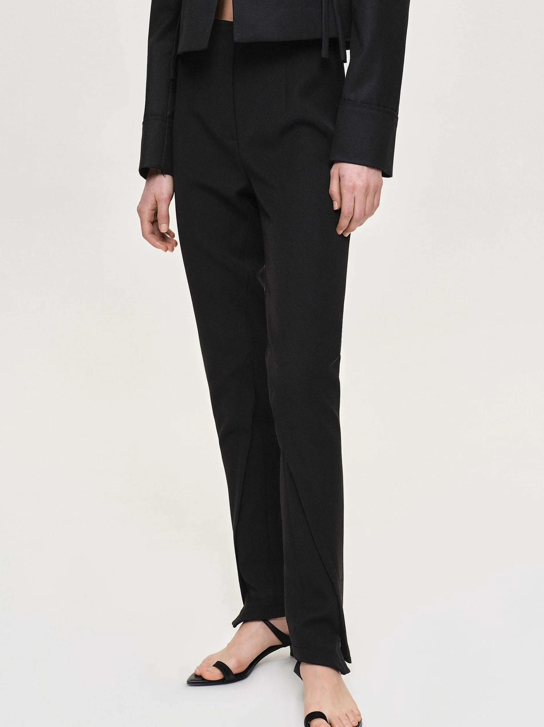 Frauen Source Unknown Unterteile<Tyia Schragschnitt-Slim-Hose, Schwarz